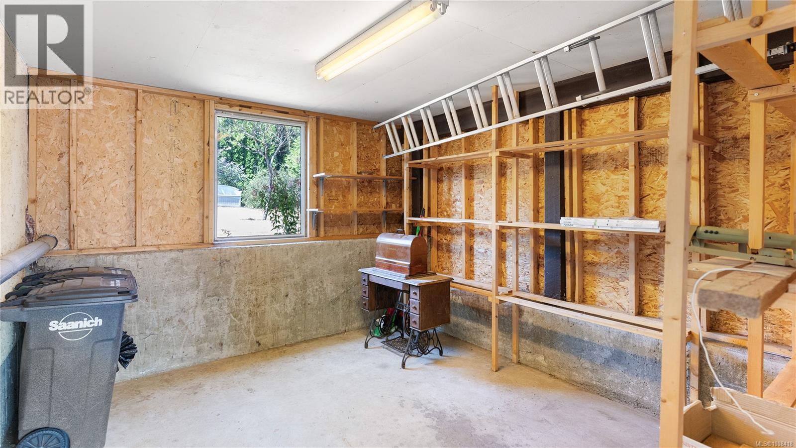 Single Family House for Sale in  Vanalman Ave Saanich 