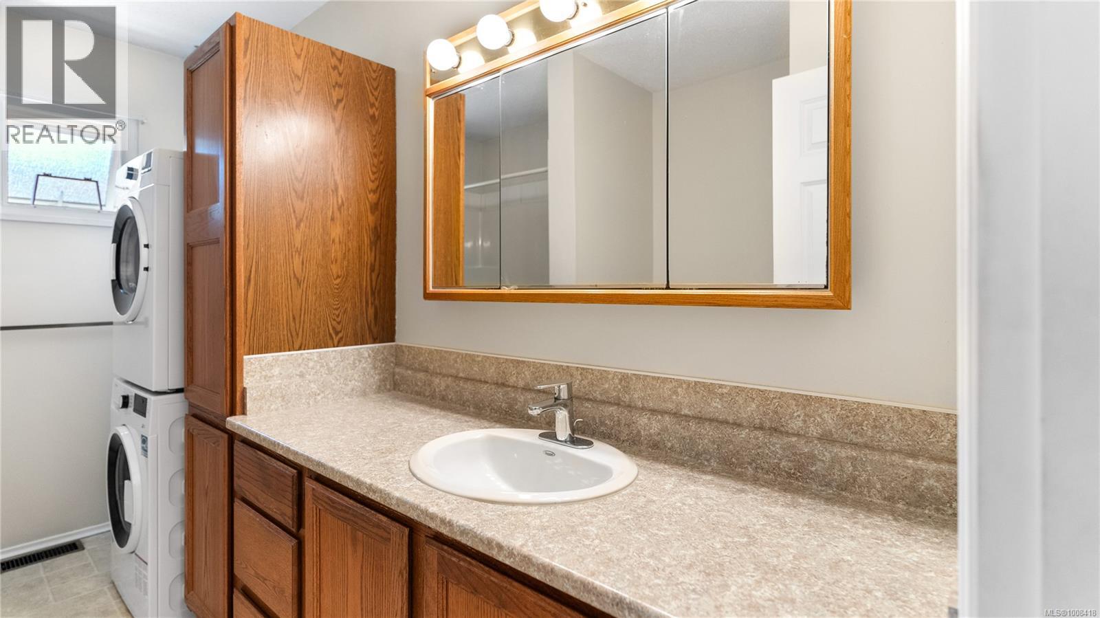 Single Family House for Sale in  Vanalman Ave Saanich 