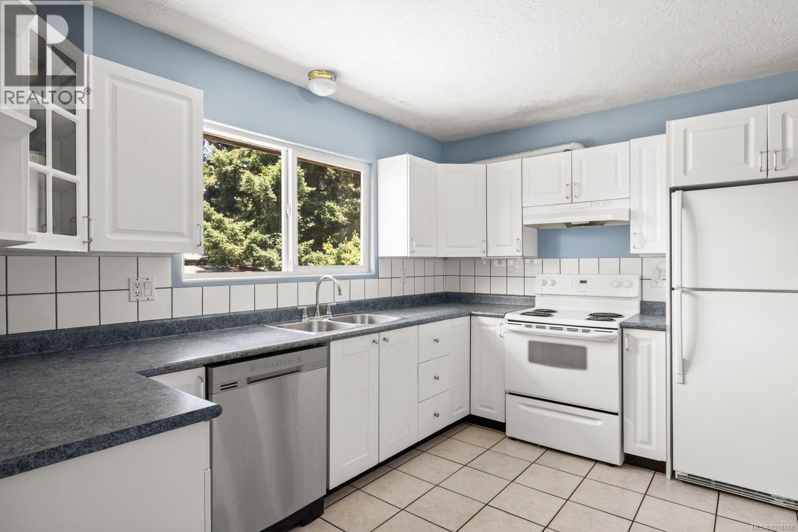 Photo 21 of 2640 Sooke Rd, Langford BC