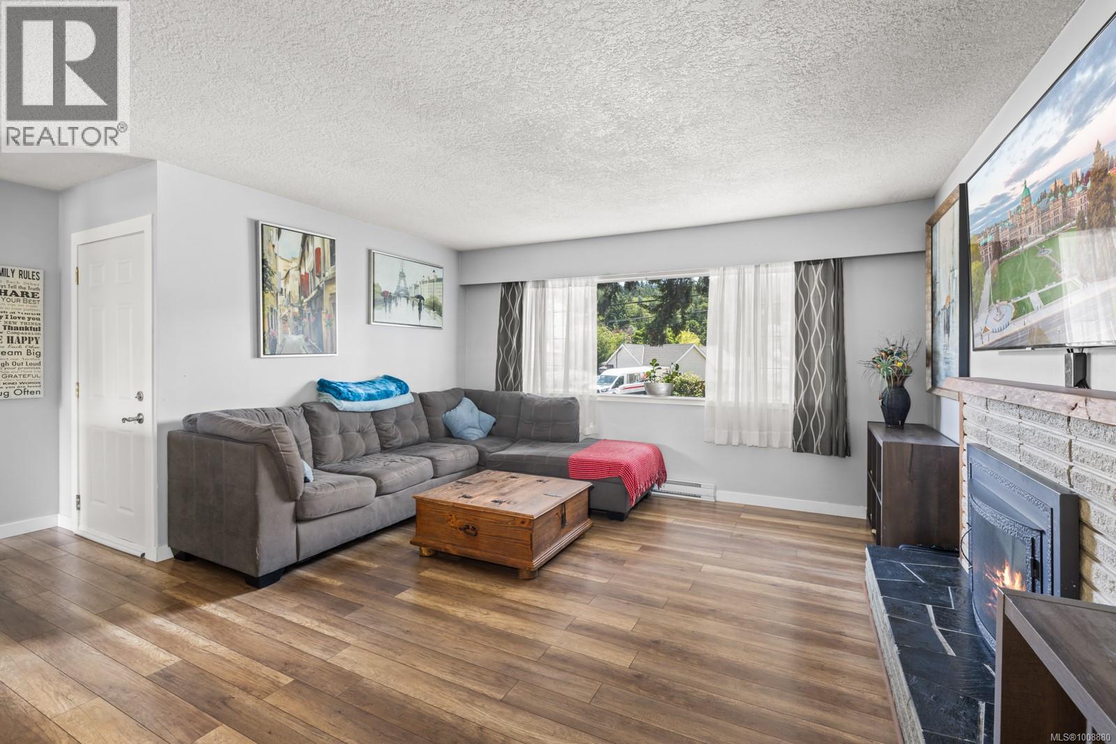 Photo 10 of 2640 Sooke Rd, Langford BC