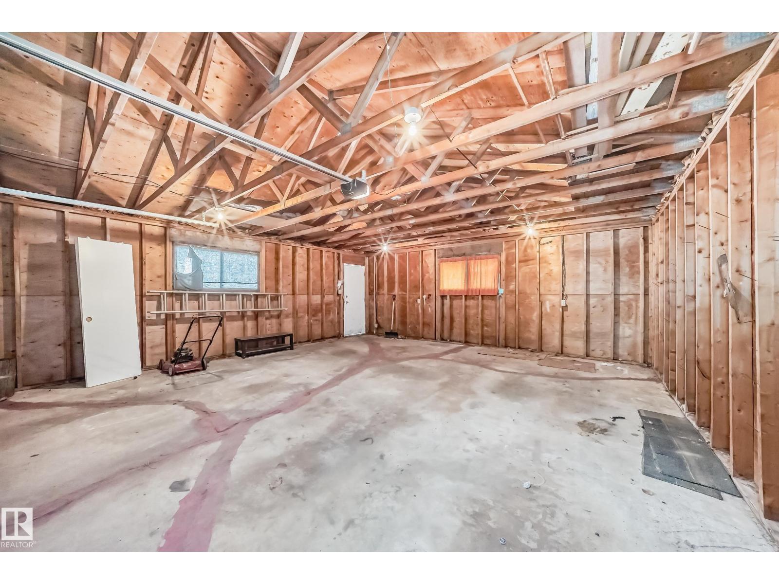 Photo 16 of 8504 152 A Av Nw, Edmonton AB
