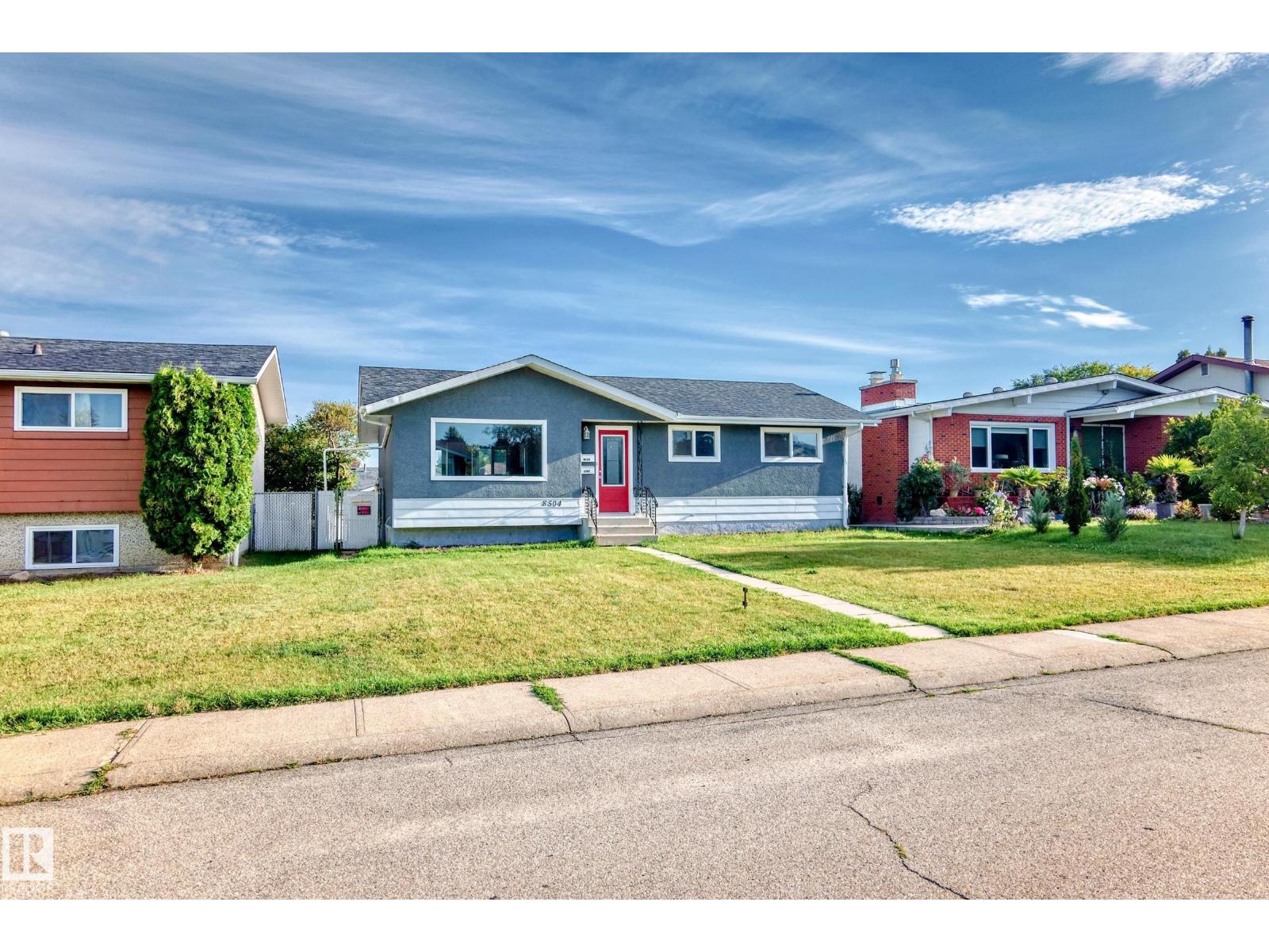 Photo 17 of 8504 152 A Av Nw, Edmonton AB