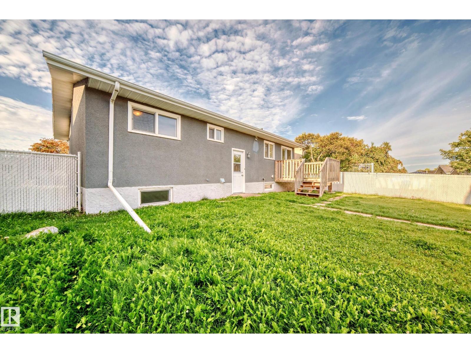 Photo 29 of 8504 152 A Av Nw, Edmonton AB