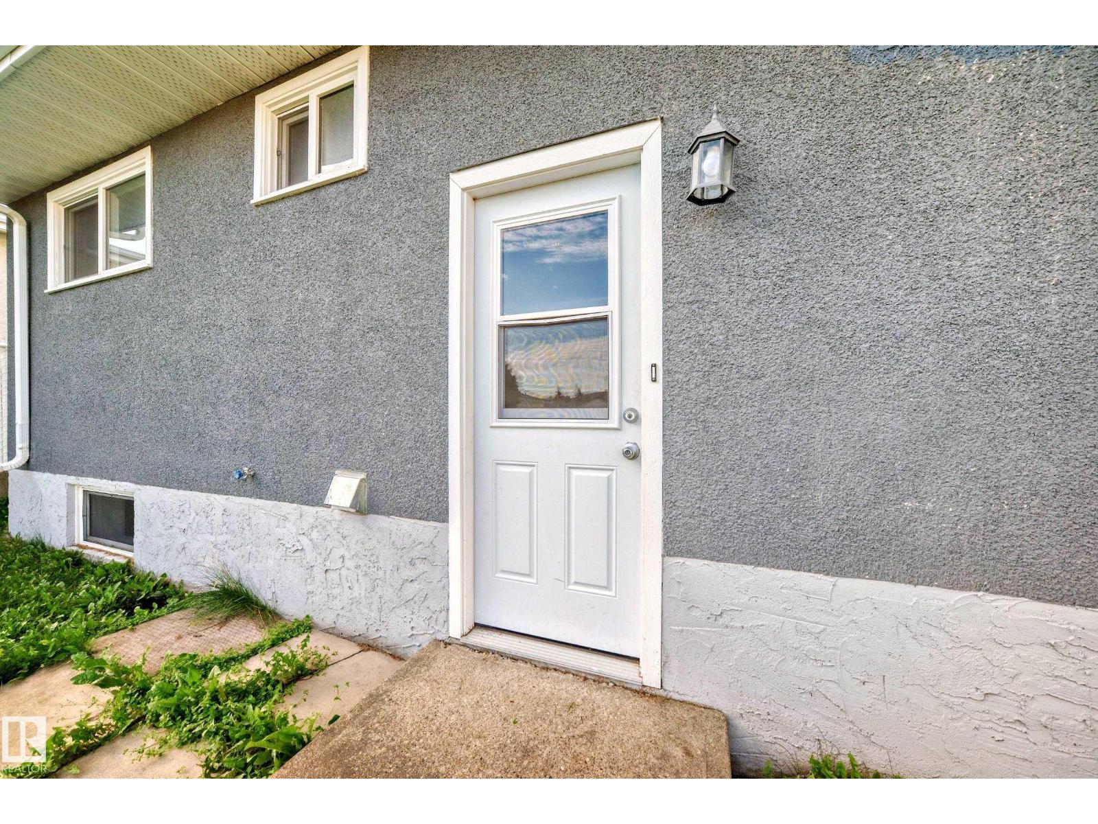 Photo 18 of 8504 152 A Av Nw, Edmonton AB