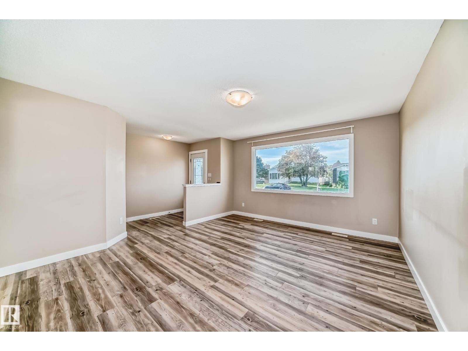 Photo 30 of 8504 152 A Av Nw, Edmonton AB