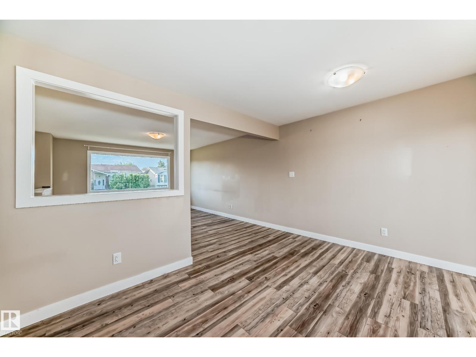 Photo 40 of 8504 152 A Av Nw, Edmonton AB