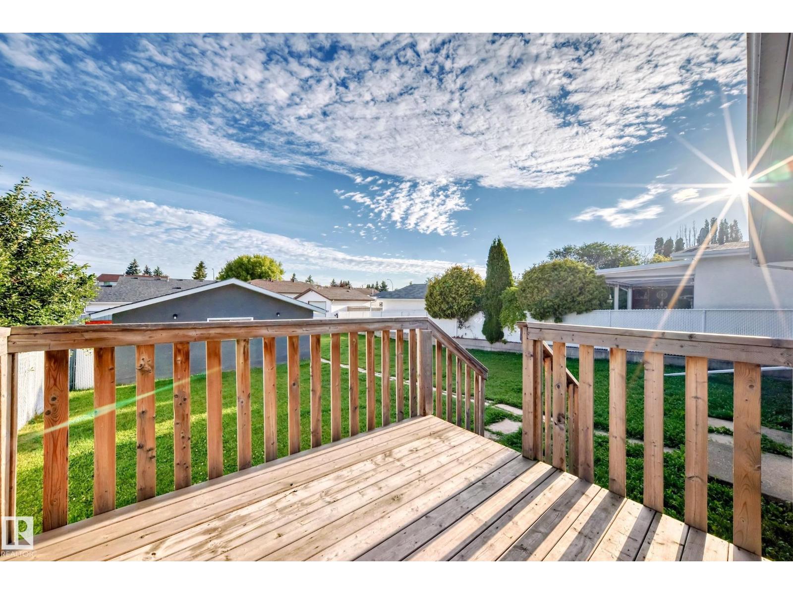 Photo 9 of 8504 152 A Av Nw, Edmonton AB