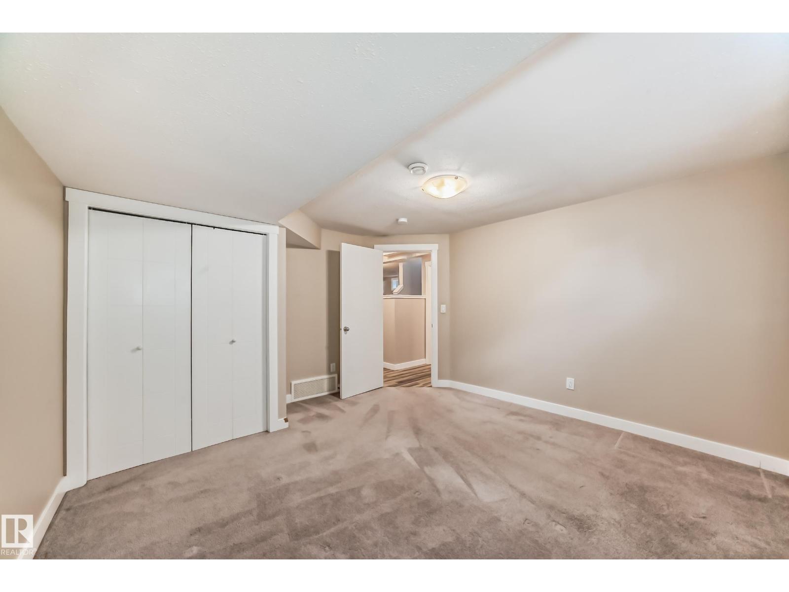 Photo 37 of 8504 152 A Av Nw, Edmonton AB