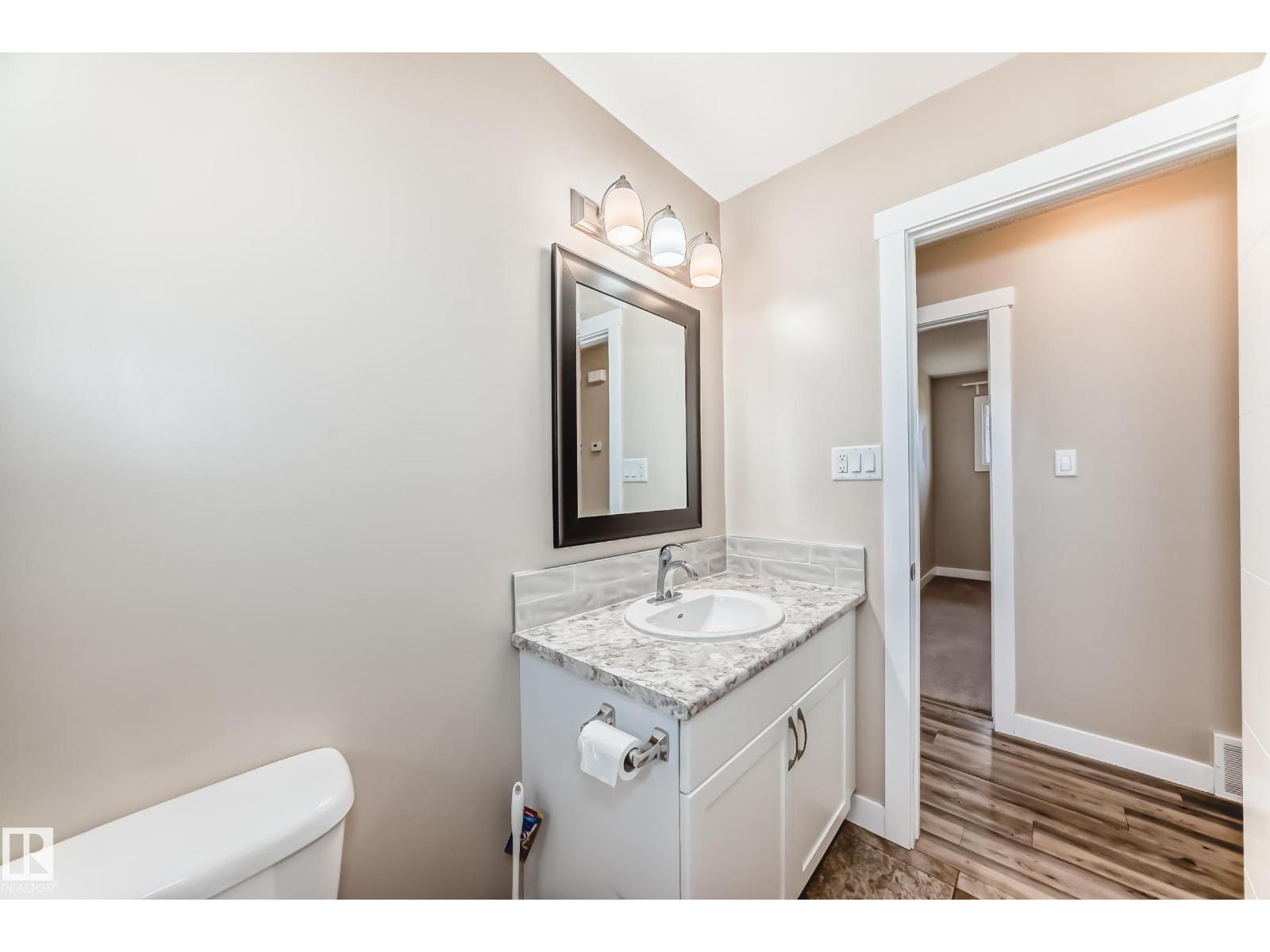 Photo 14 of 8504 152 A Av Nw, Edmonton AB