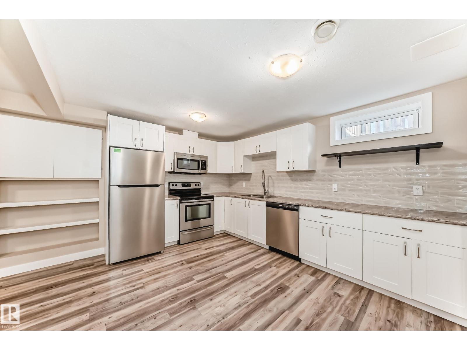Photo 2 of 8504 152 A Av Nw, Edmonton AB