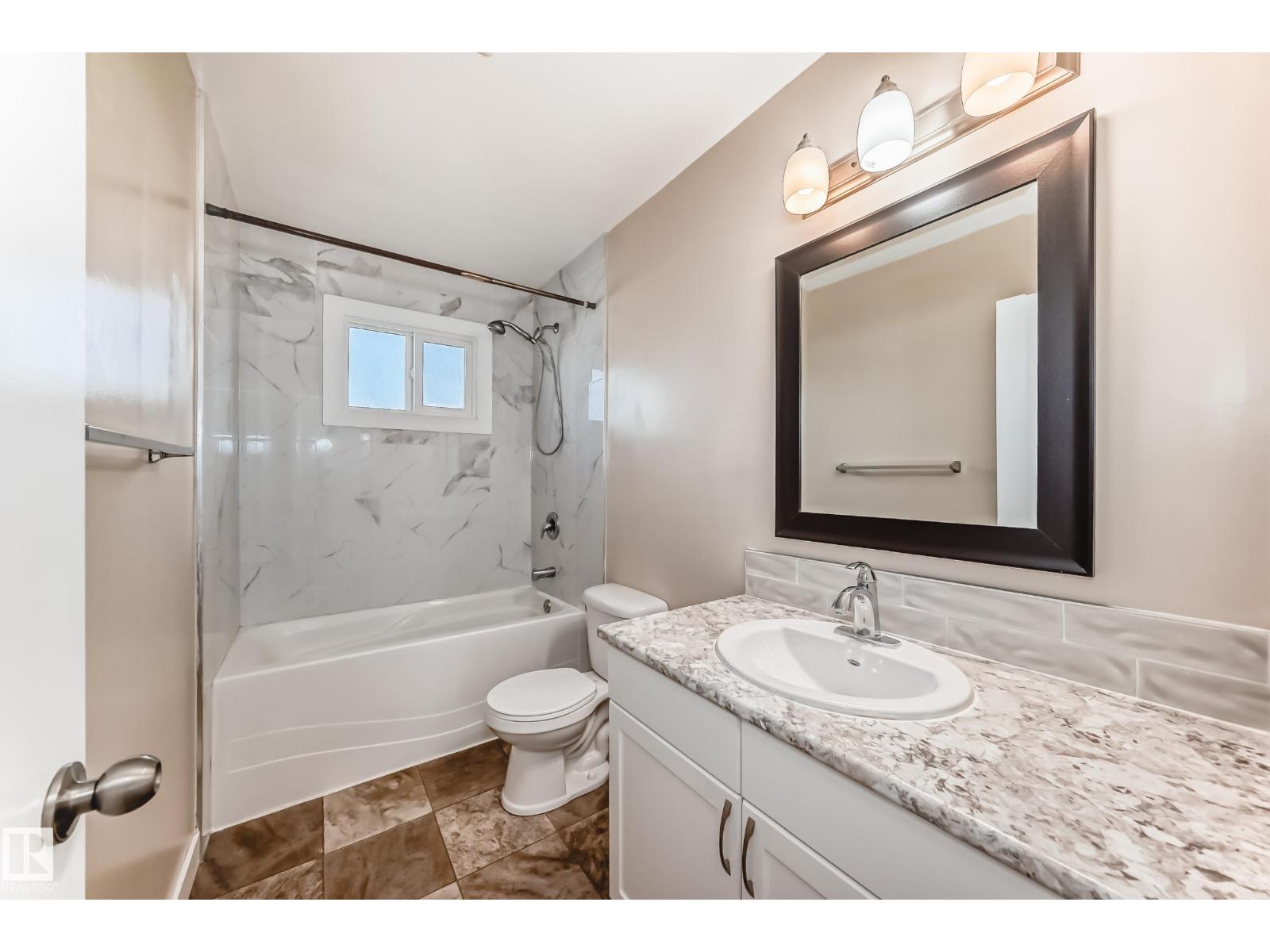 Photo 42 of 8504 152 A Av Nw, Edmonton AB