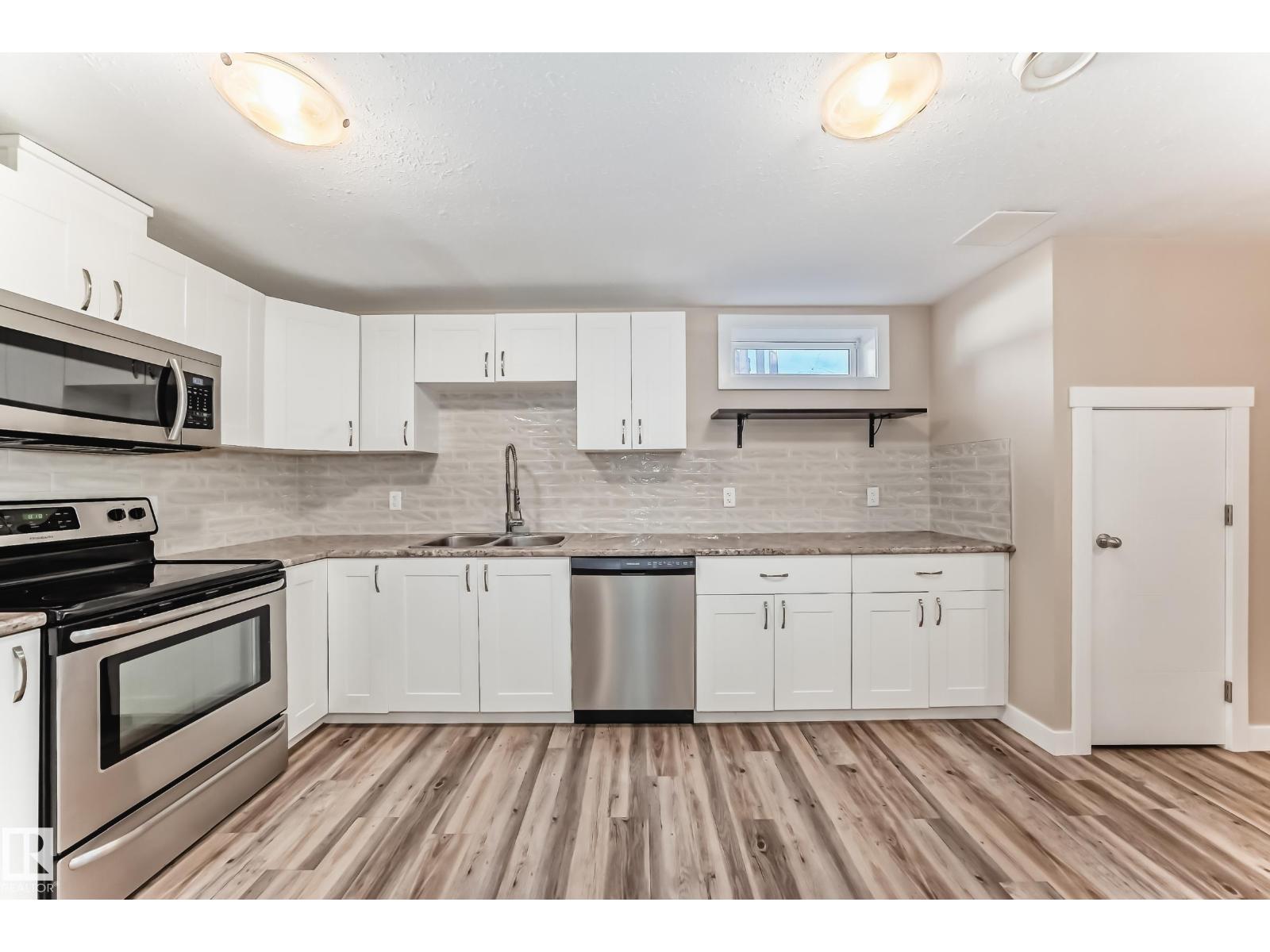 Photo 32 of 8504 152 A Av Nw, Edmonton AB