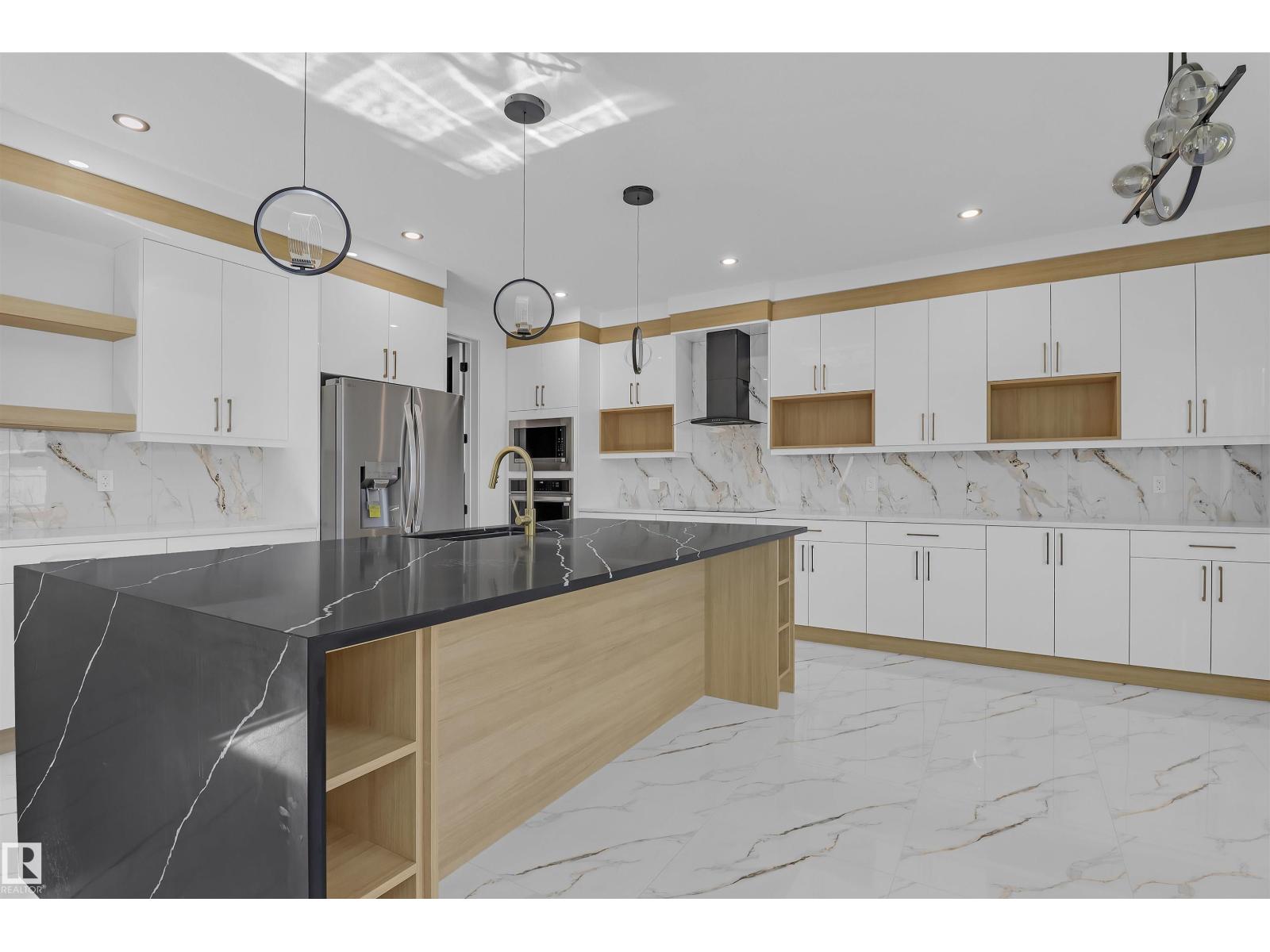 Photo 11 of 1504 151 Av Nw, Edmonton AB