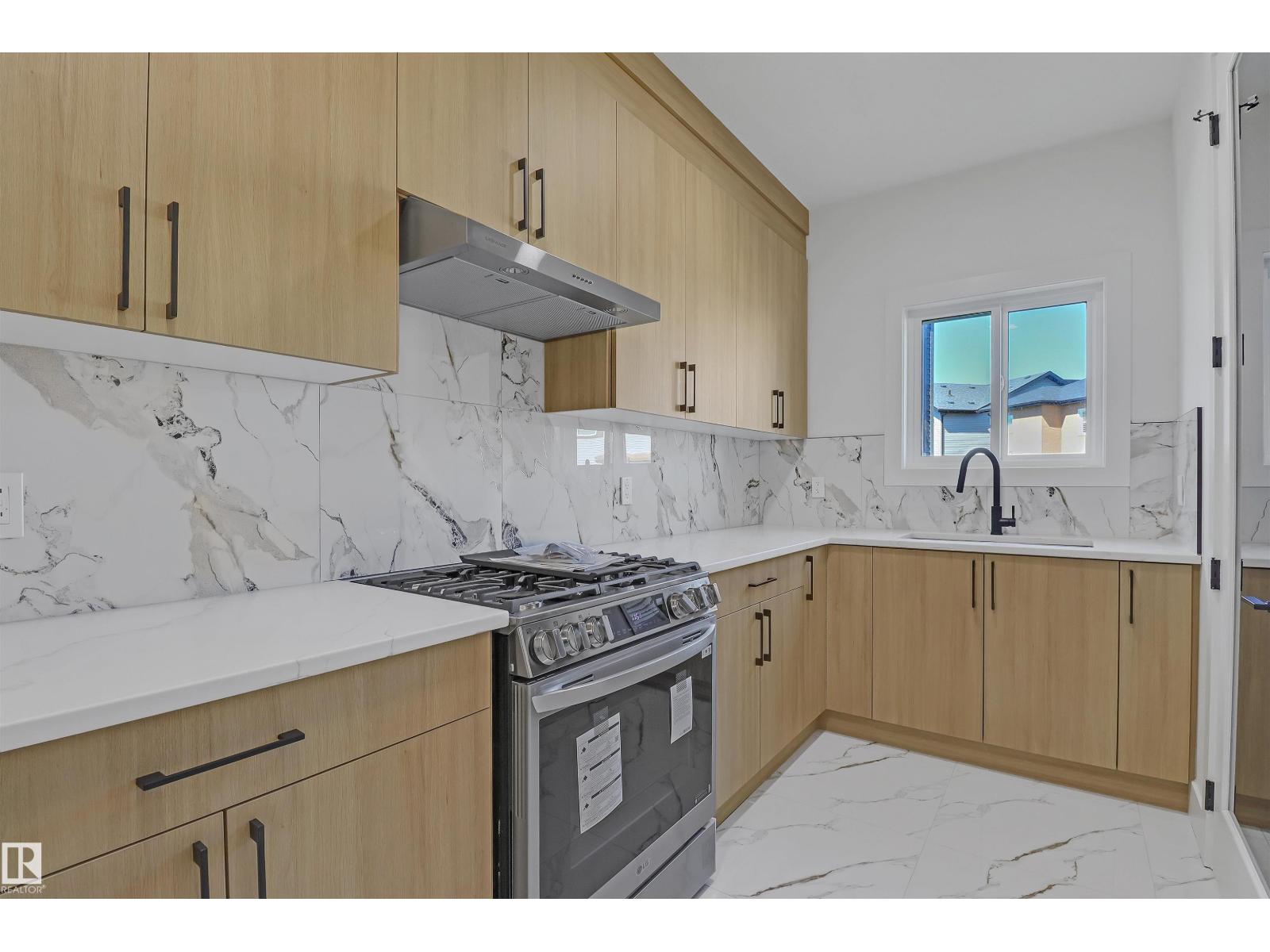 Photo 15 of 1504 151 Av Nw, Edmonton AB