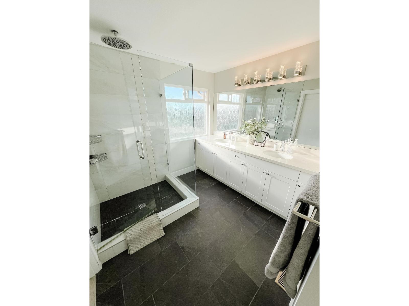 Photo 25 of 20118 71 A Avenue, Langley BC