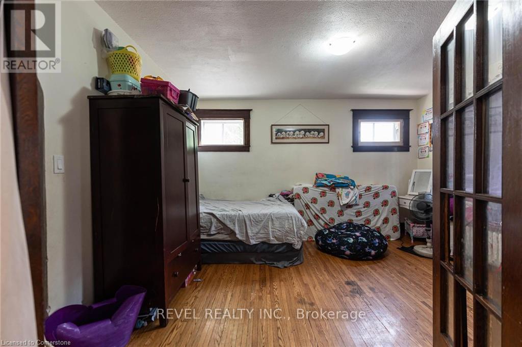 Photo 11 of 93 Barnesdale Boulevard, Hamilton ON