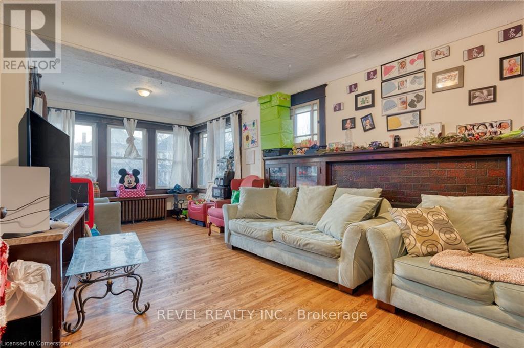 Photo 12 of 93 Barnesdale Boulevard, Hamilton ON