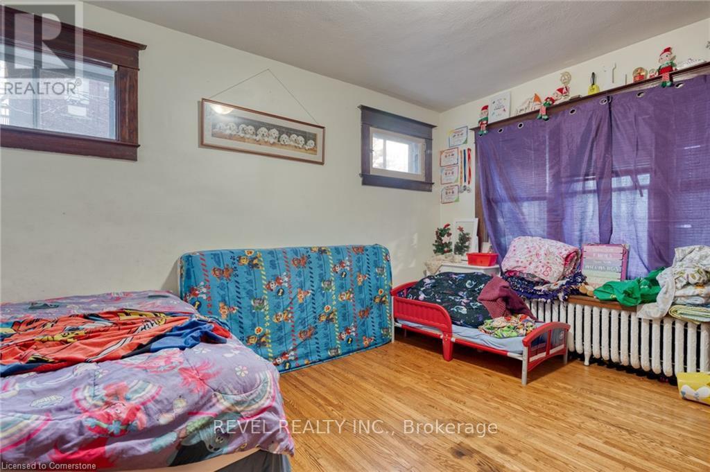 Photo 13 of 93 Barnesdale Boulevard, Hamilton ON