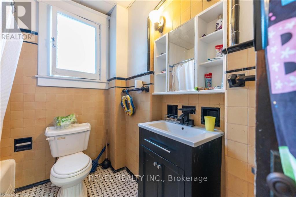 Photo 15 of 93 Barnesdale Boulevard, Hamilton ON