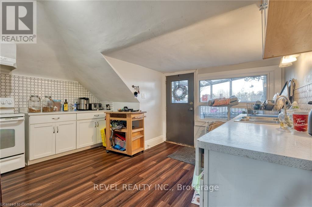 Photo 21 of 93 Barnesdale Boulevard, Hamilton ON