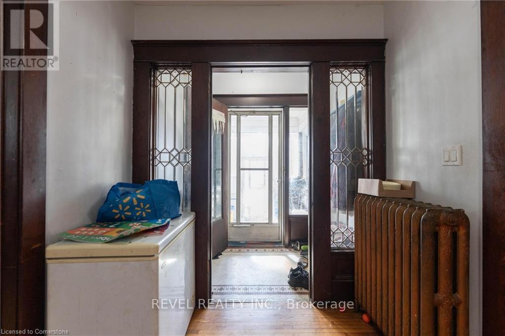 Photo 8 of 93 Barnesdale Boulevard, Hamilton ON