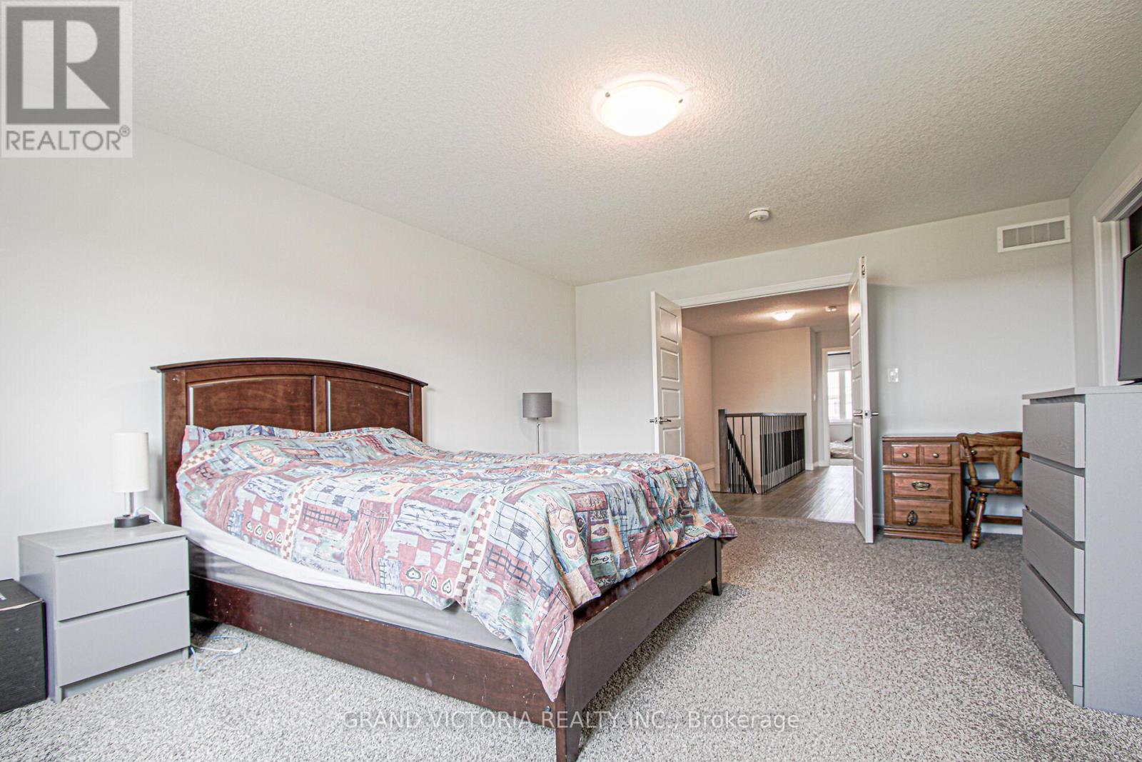 Photo 32 of 28 Zoe Lane, Hamilton ON
