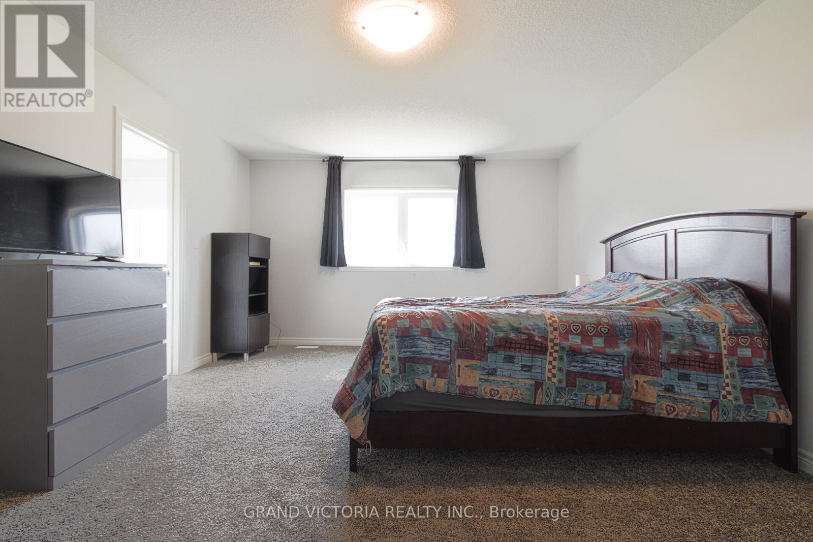 Photo 25 of 28 Zoe Lane, Hamilton ON
