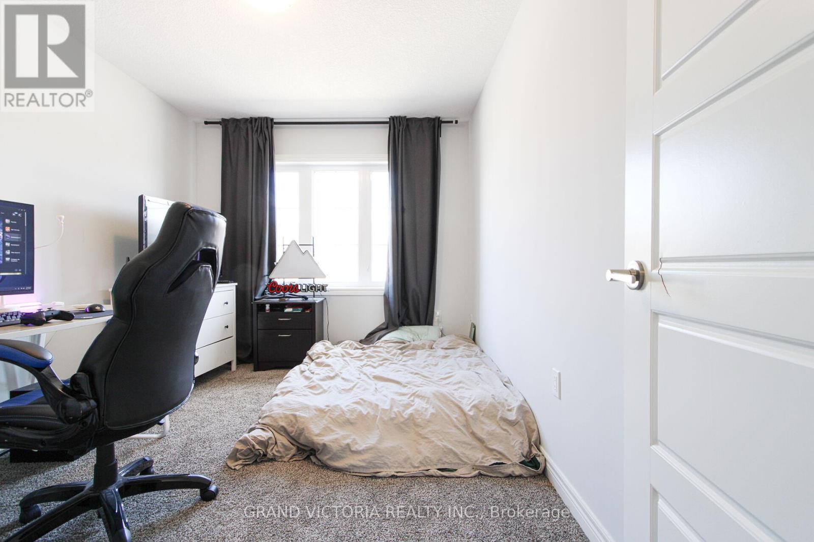 Photo 20 of 28 Zoe Lane, Hamilton ON