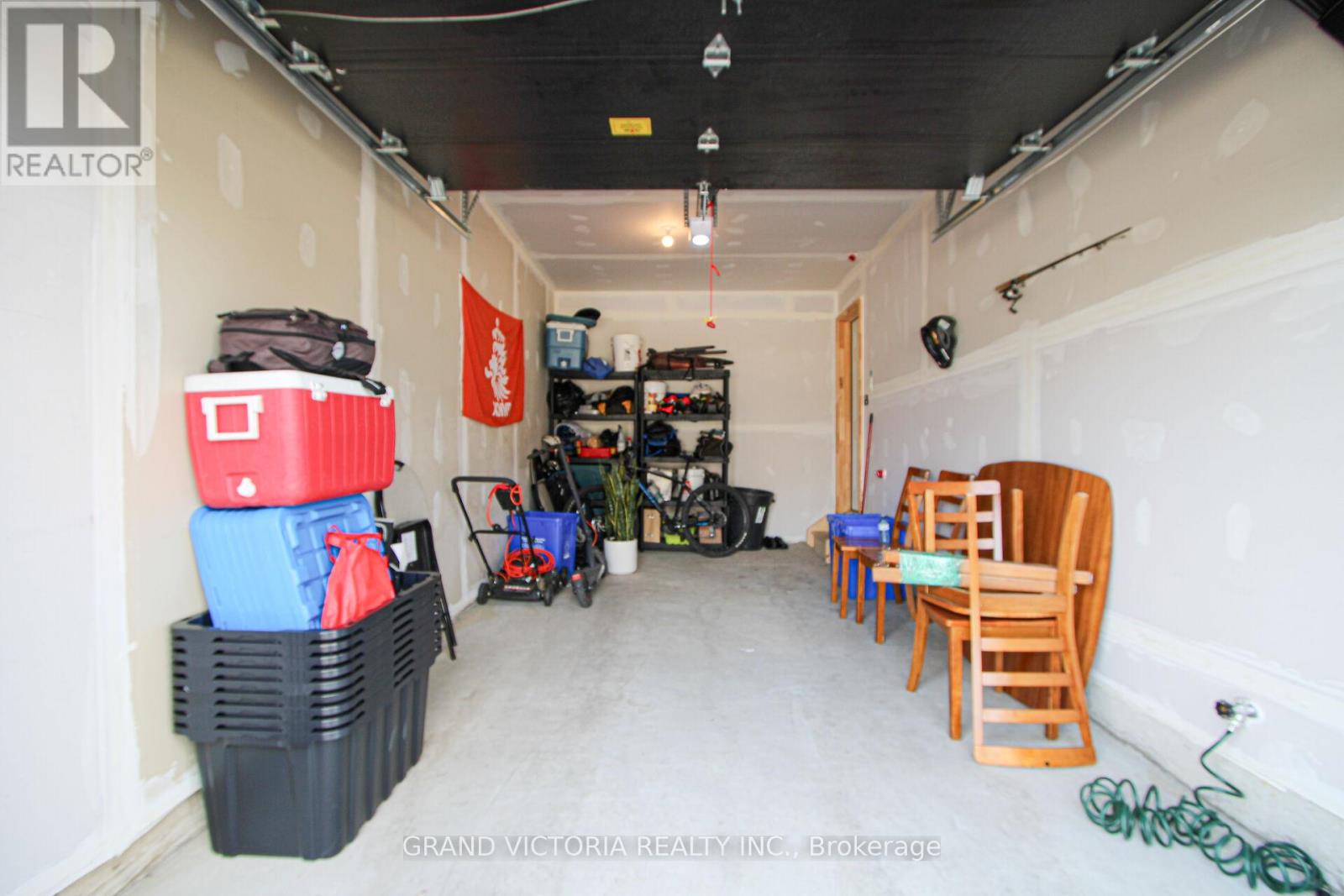 Photo 23 of 28 Zoe Lane, Hamilton ON