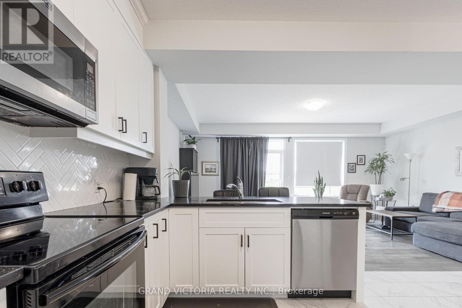 Photo 21 of 28 Zoe Lane, Hamilton ON