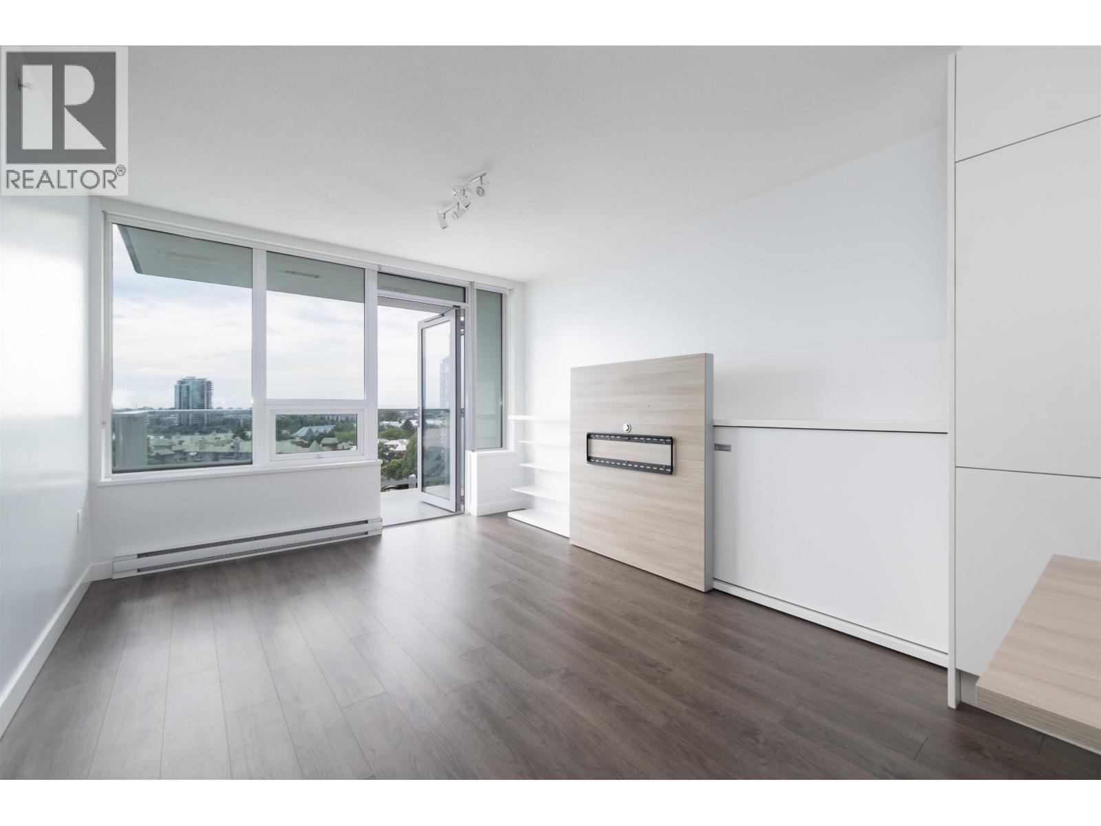 Photo 4 of 912 988 Quayside Drive, New Westminster BC