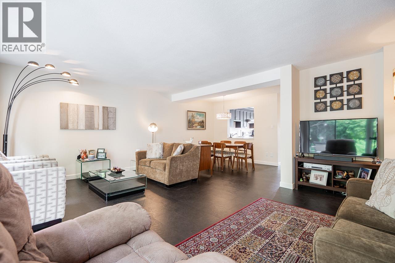 Photo 10 of 7379 Montecito Drive, Burnaby BC
