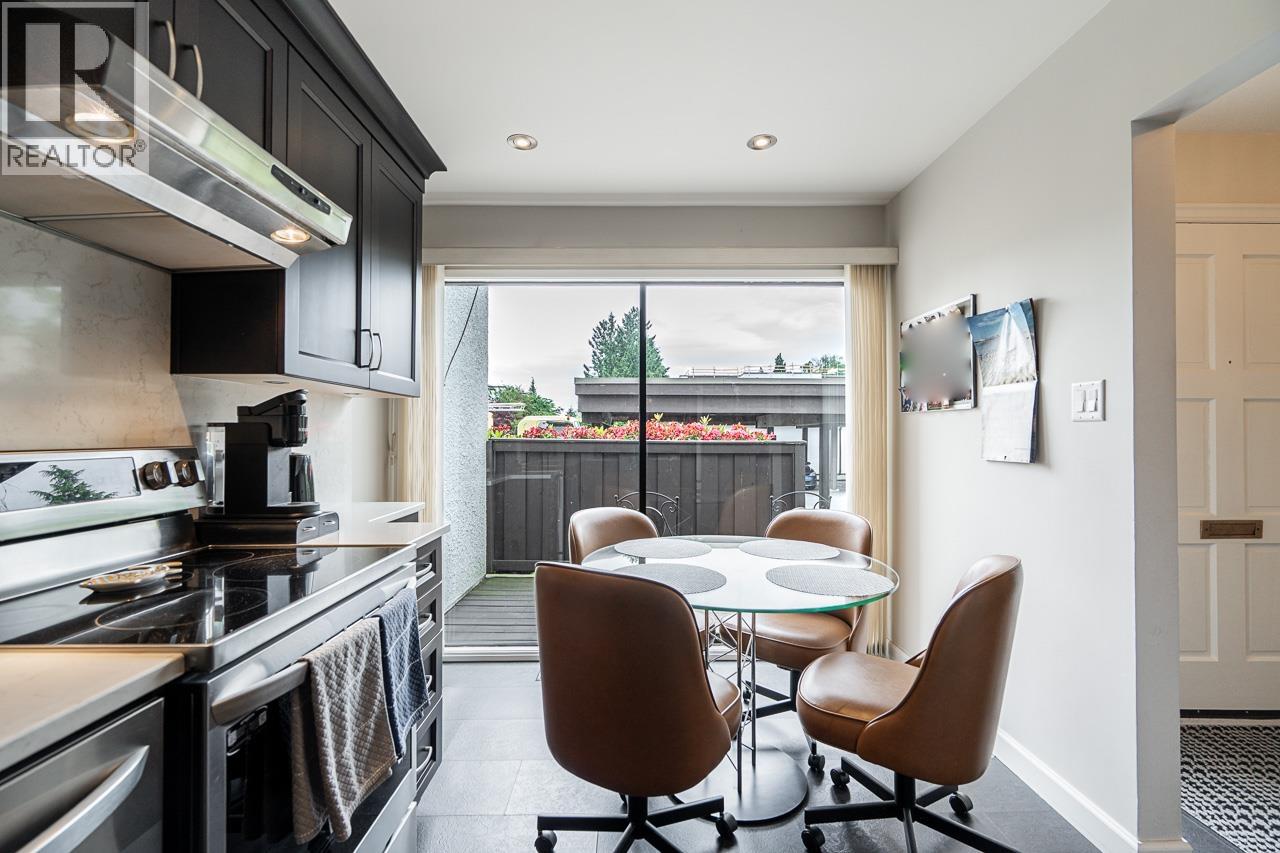Photo 5 of 7379 Montecito Drive, Burnaby BC