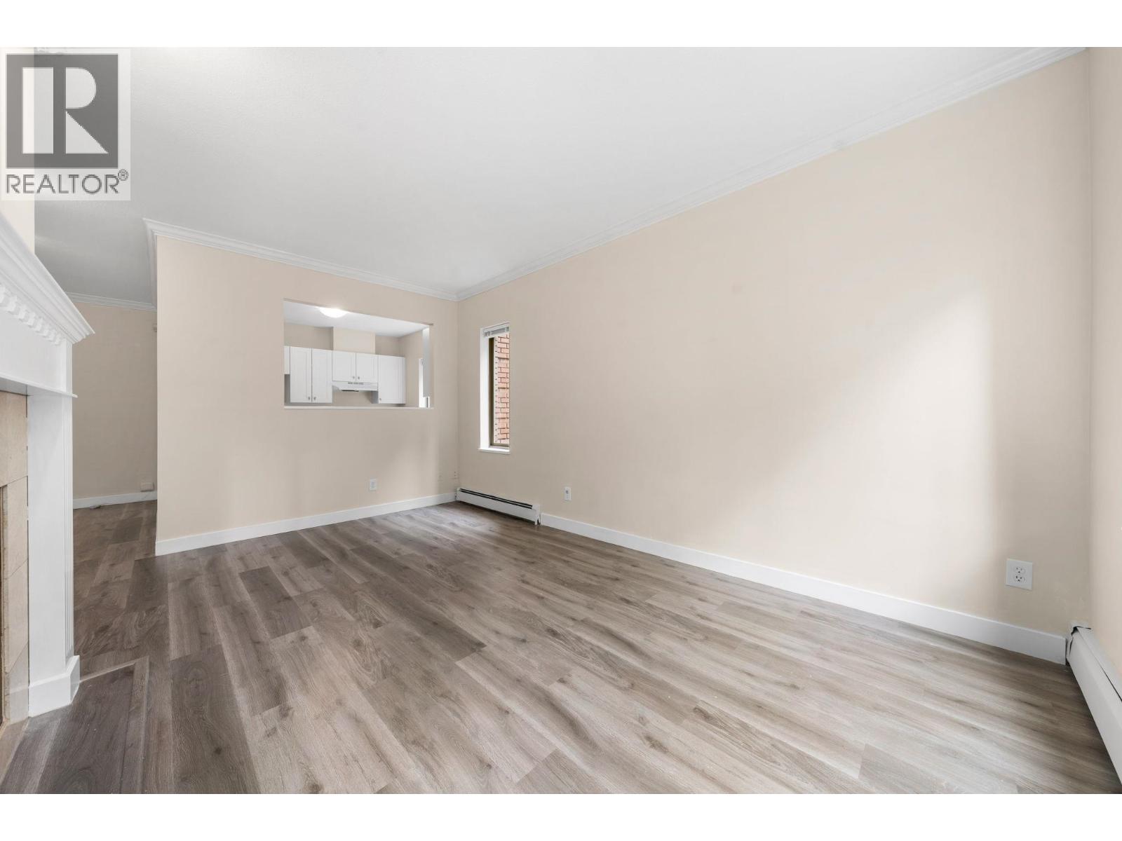 Photo 1 of 105 6688 Burlington Avenue, Burnaby BC