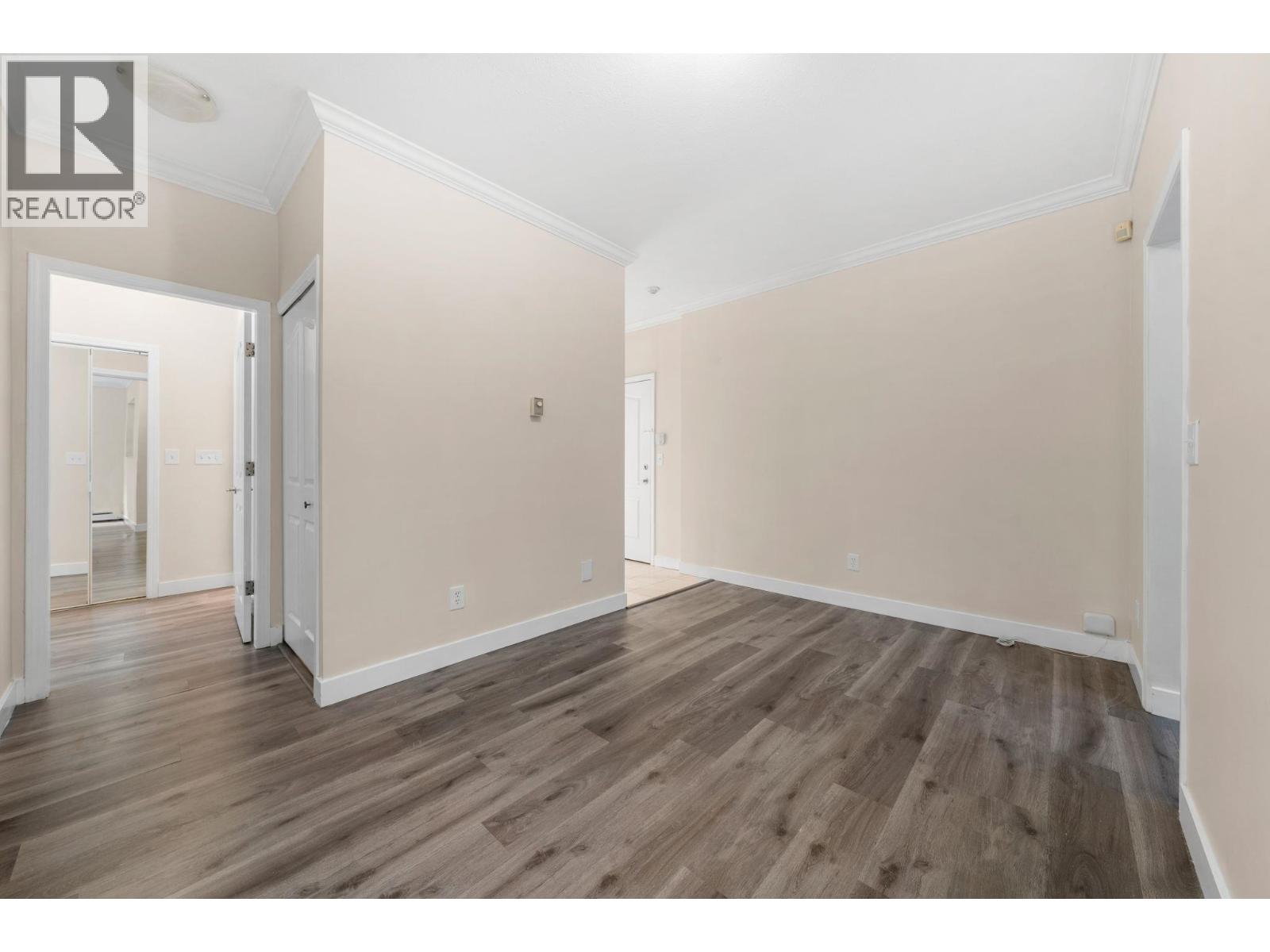 Photo 23 of 105 6688 Burlington Avenue, Burnaby BC