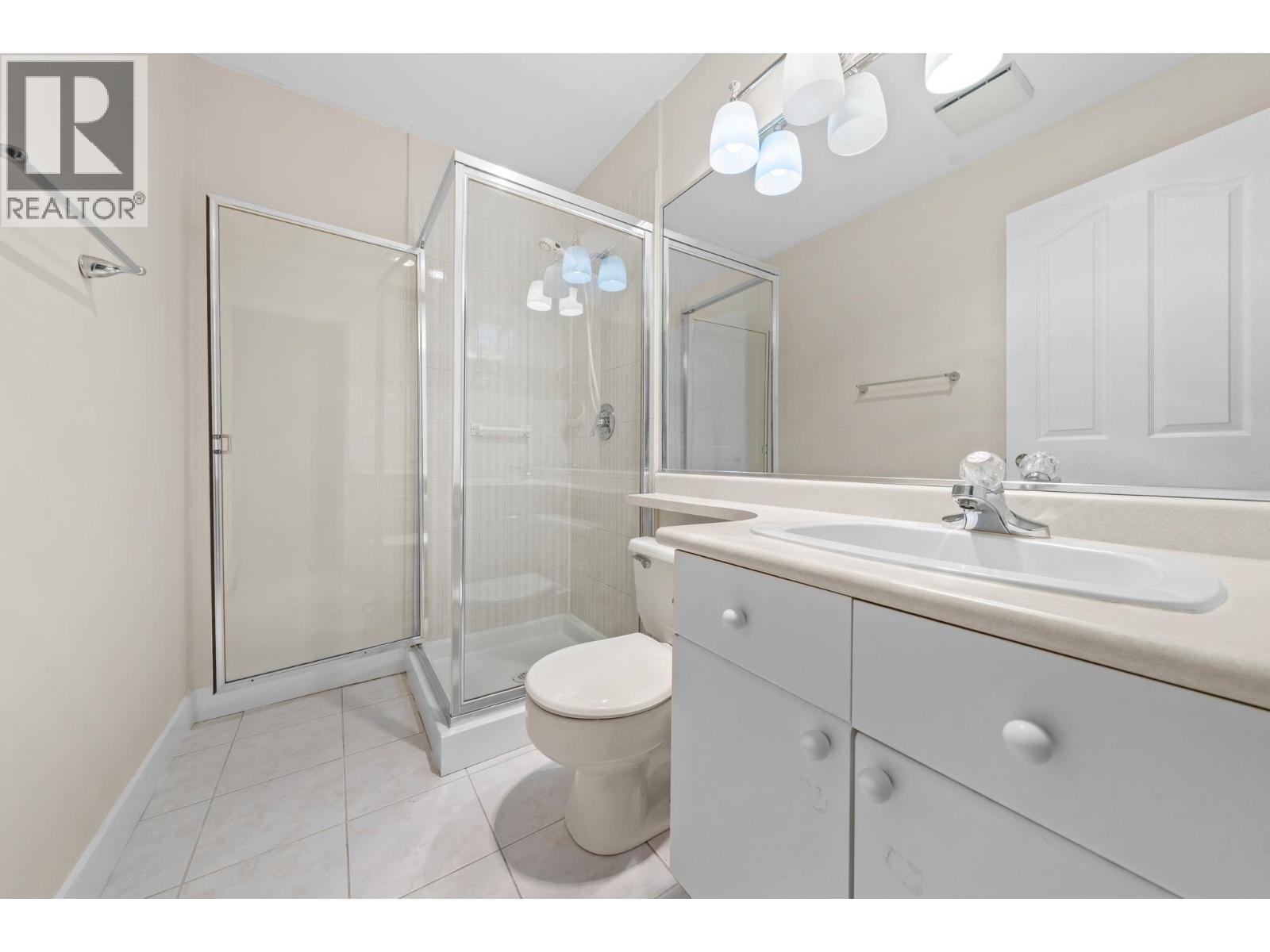 Photo 13 of 105 6688 Burlington Avenue, Burnaby BC