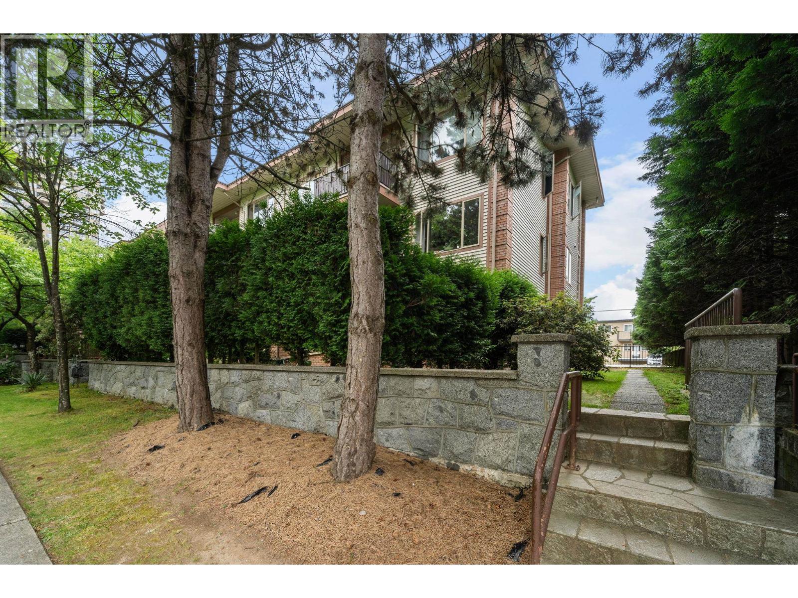 Photo 39 of 105 6688 Burlington Avenue, Burnaby BC