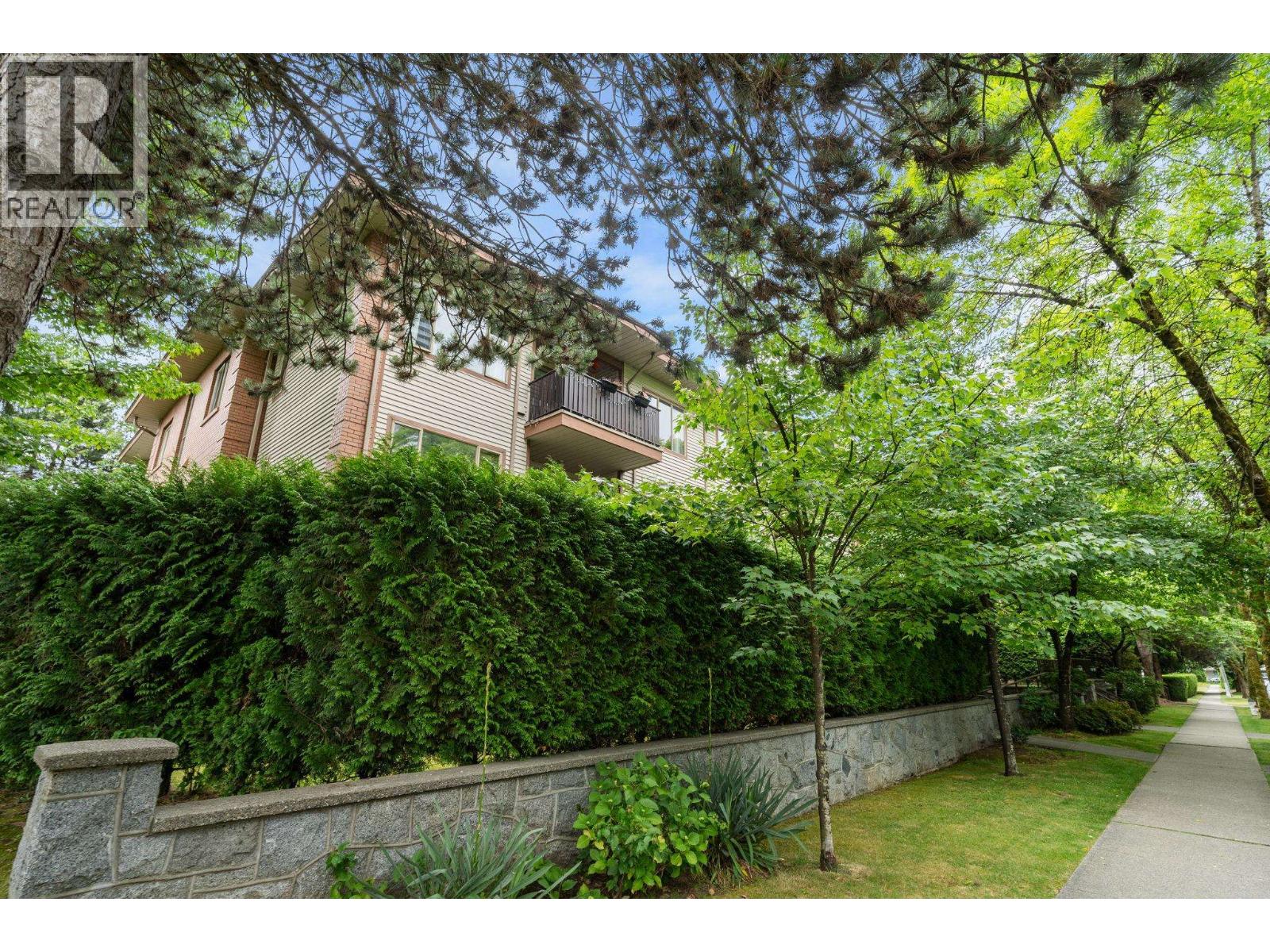 Photo 8 of 105 6688 Burlington Avenue, Burnaby BC