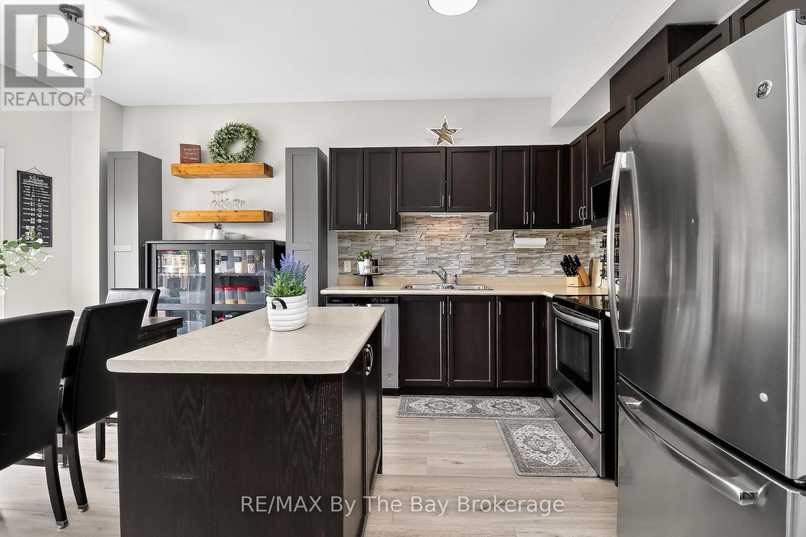 Photo 11 of 63 Robertson Street, Collingwood ON