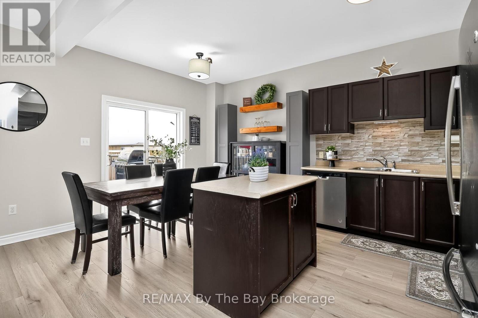 Photo 12 of 63 Robertson Street, Collingwood ON