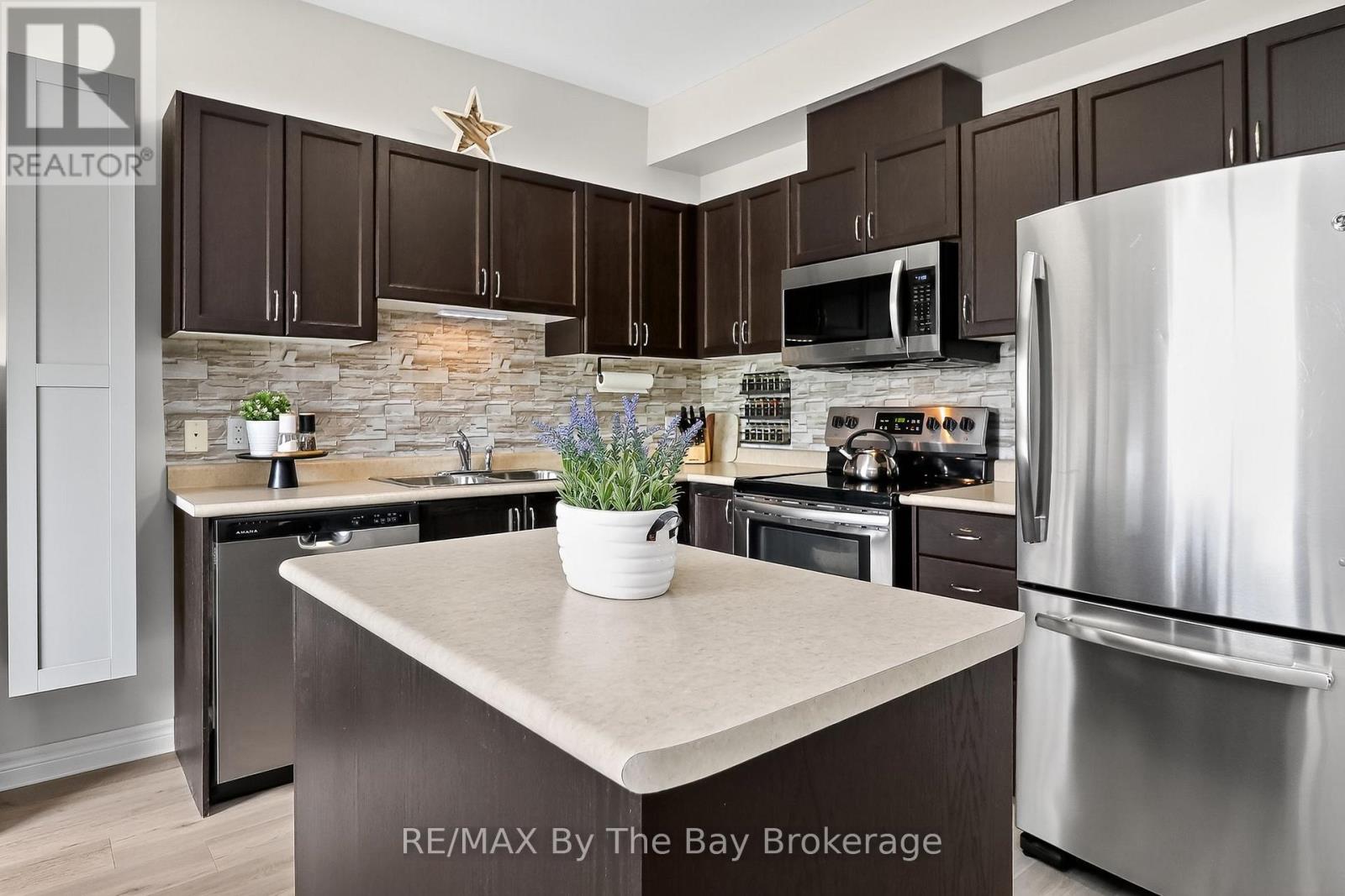 Photo 19 of 63 Robertson Street, Collingwood ON