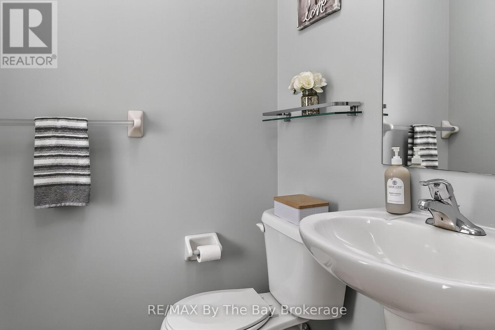 Photo 22 of 63 Robertson Street, Collingwood ON