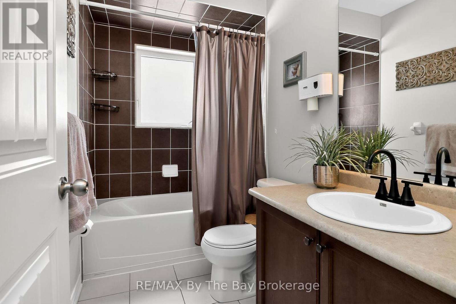 Photo 37 of 63 Robertson Street, Collingwood ON