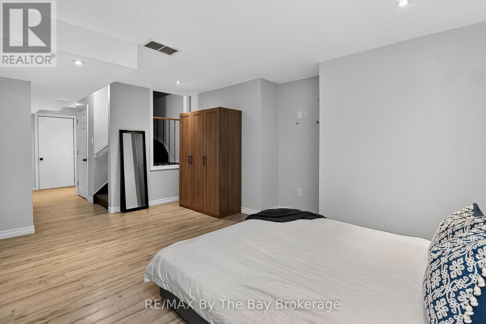 Photo 38 of 63 Robertson Street, Collingwood ON