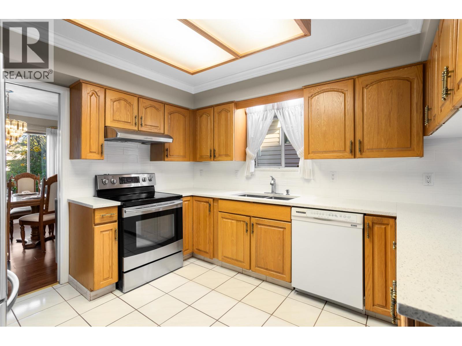 Photo 9 of 5455 Chambers Street, Vancouver BC