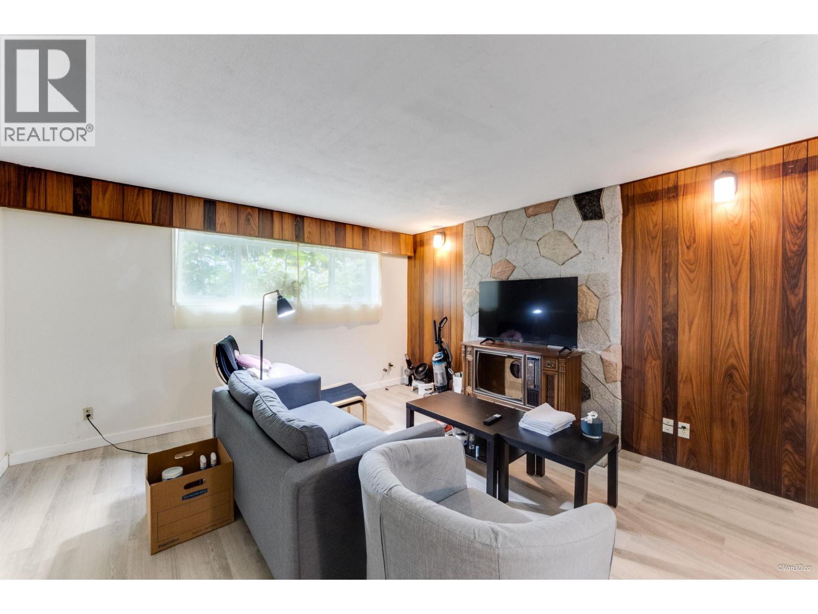 Photo 23 of 10 N Stratford Avenue, Burnaby BC