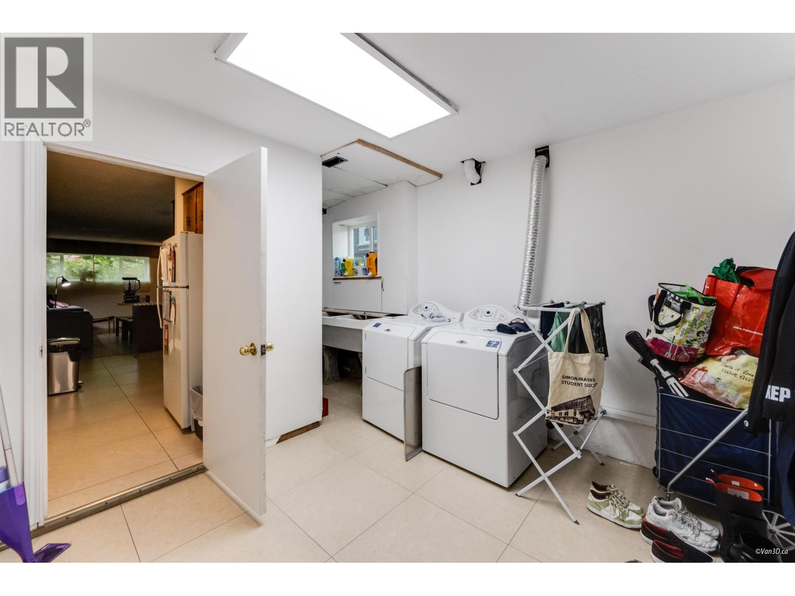 Photo 24 of 10 N Stratford Avenue, Burnaby BC