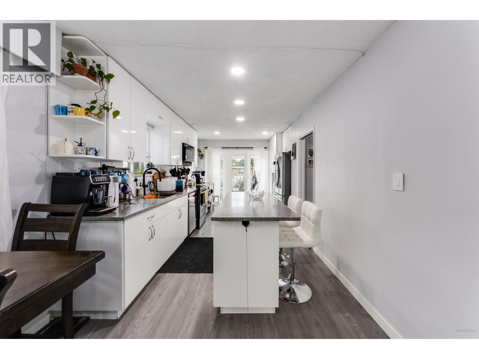 Photo 7 of 10 N Stratford Avenue, Burnaby BC