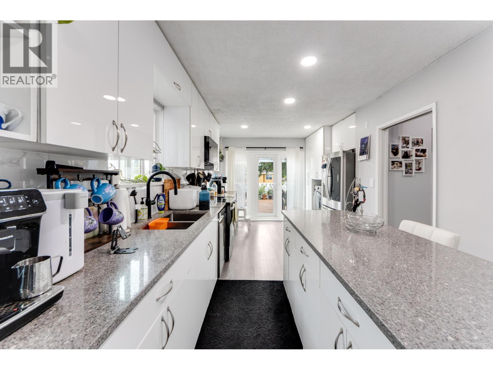 Photo 8 of 10 N Stratford Avenue, Burnaby BC