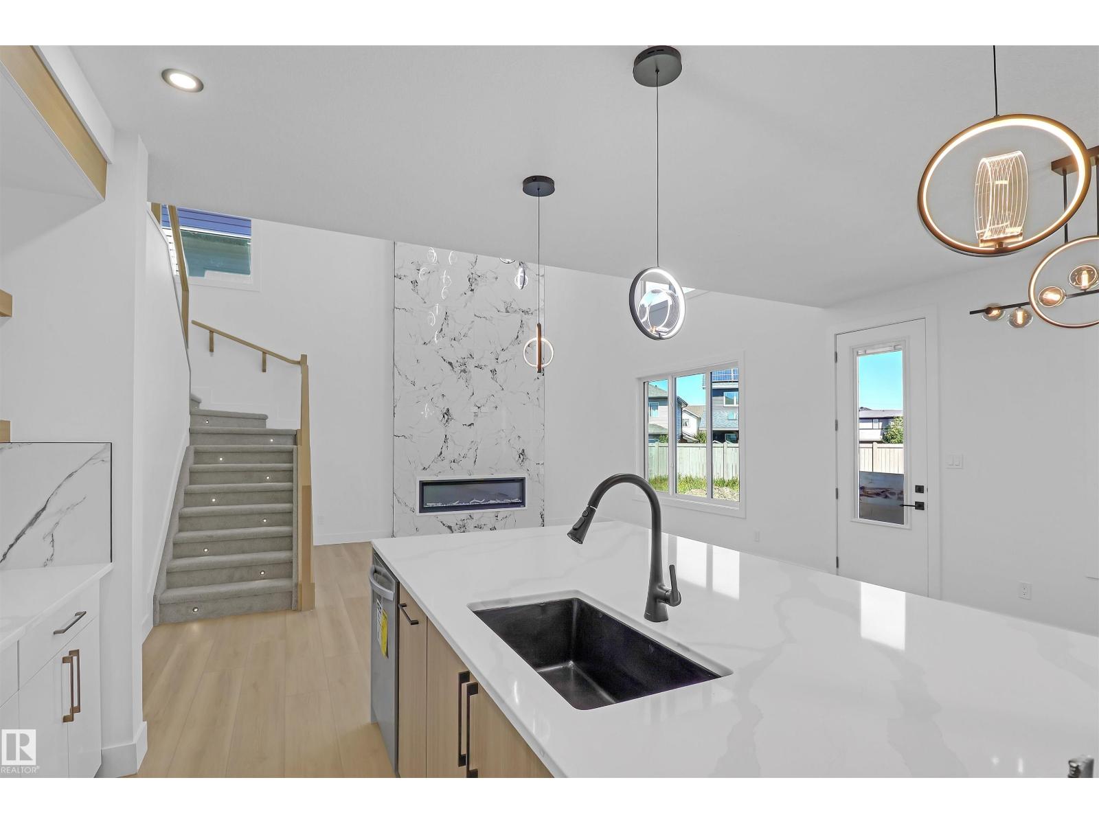 Photo 9 of 15043 15 St Nw, Edmonton AB